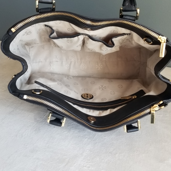🌻SOLD🌻 Tory Burch Robinson Double Zip Handbag - Picture 14 of 16